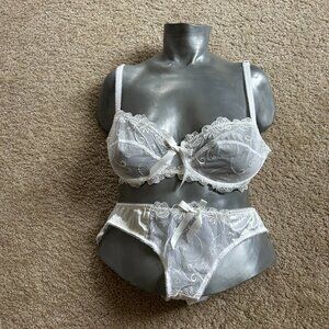 Women bra 40C and panties XXL
